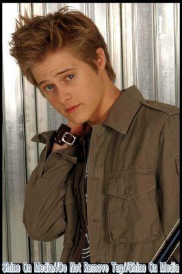 Lucas GRABEEL